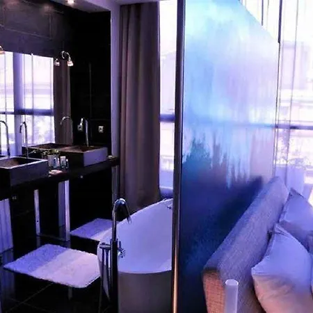 Les Bains Douches فندق 3*